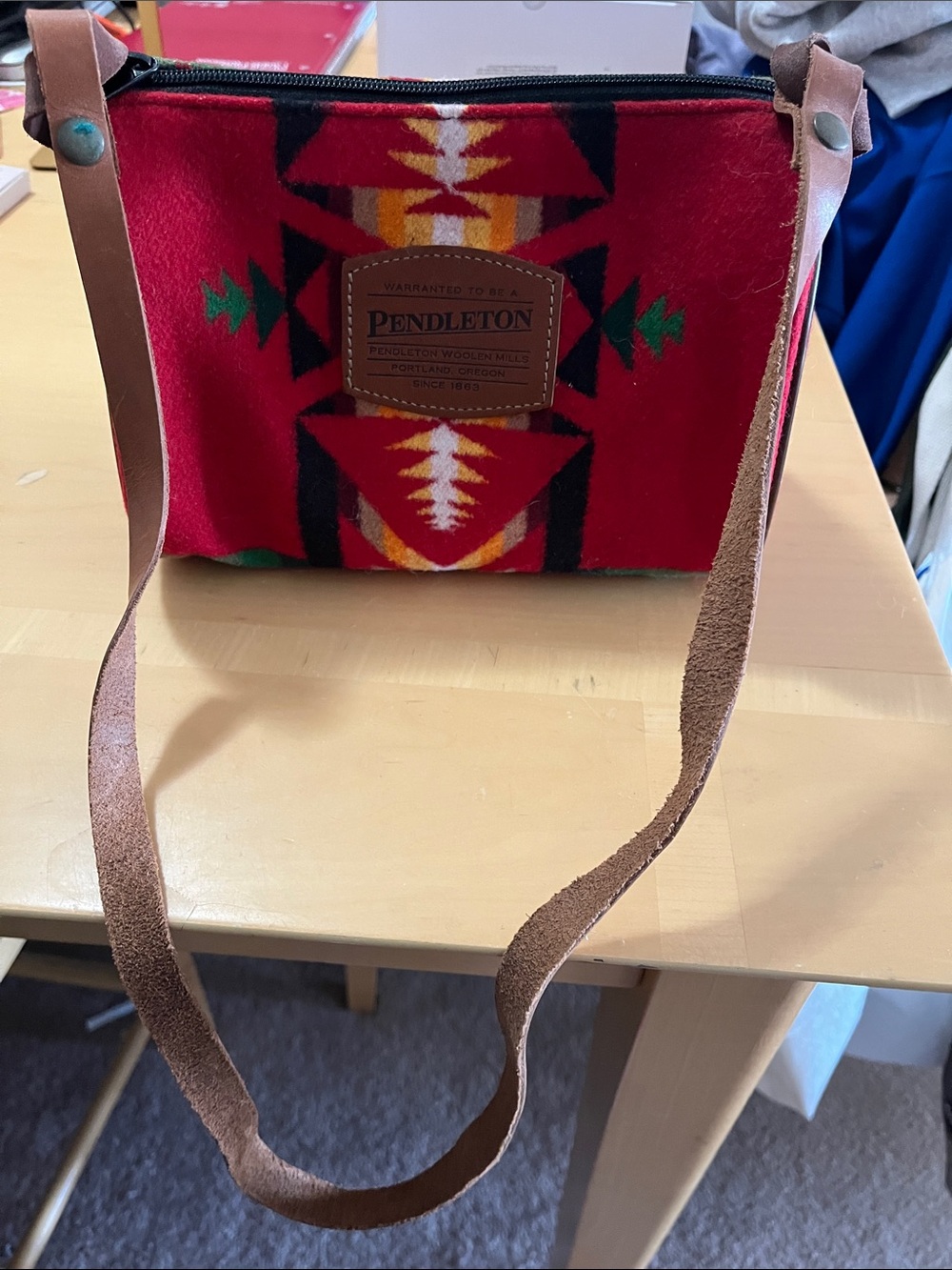 Pendleton Red Wool Zip-Top Crossbody Bag with Geometric Pattern - Picture 4 of 4